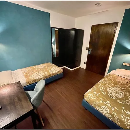 Lilton Stuttgart-zuffenhausen 3*